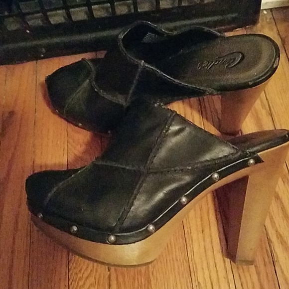 Shoes - Picture 2 of 4